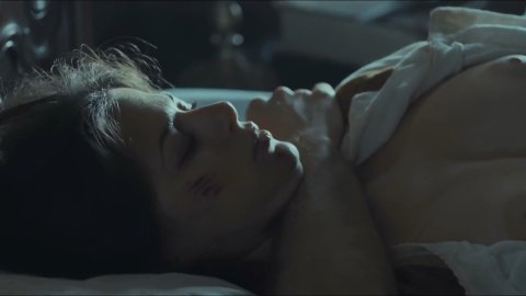 Joana Coelho - Topless Scenes in Madre Paula s01e02 (2017)