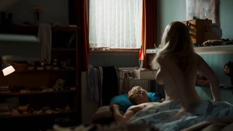 Lusanne Arts - Topless Scenes in Gelukzoekers (2018)