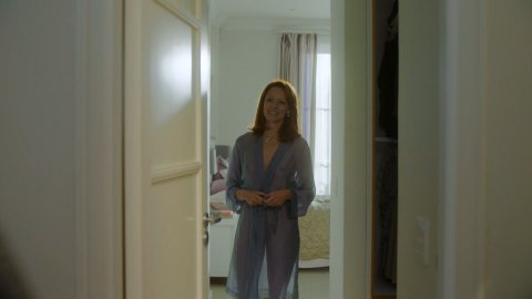 Lavinia Wilson - Topless Scenes in Deutschland e02-08 (2018)