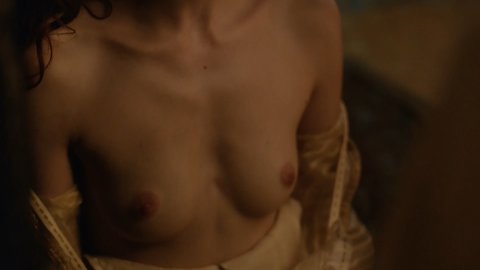 Charlotte Hope - Topless Scenes in The Spanish Princess s01e02 (2019)