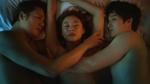 Ye Ji-won (Ji-won Ye) - Topless Scenes in Busted! (2019)