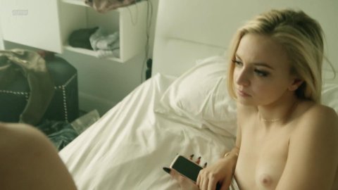 Ludivine Reding - Topless Scenes in Fugueuse s01e07 (2018)