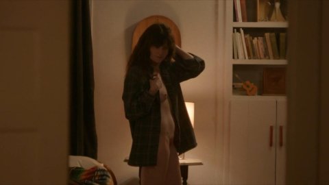 Kathryn Hahn - Topless Scenes in I Love Dick s01e08 (2017)