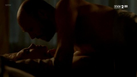 Magdalena Kolesnik - Topless Scenes in Miasto skarbów s01e07 (2017)