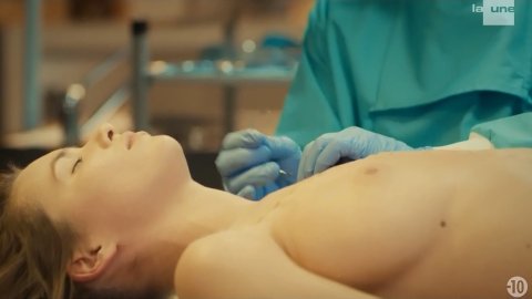 Jeanne-Marie Ducarre - Topless Scenes in Balthazar s01e03 (2018)