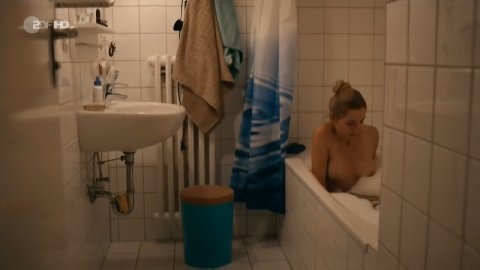 Annika Blendl - Topless Scenes in Kommissarin Heller s01e02 (2014)