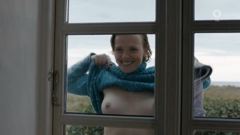 Patrycia Ziolkowska - Topless Scenes in Spätwerk (2018)