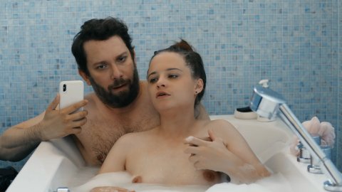 Jasna Fritzi Bauer - Topless Scenes in jerks. s03e01 (2019)