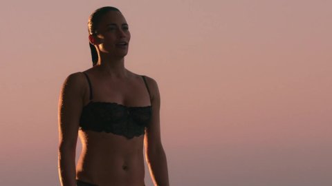 Paula Patton - Topless Scenes in Traffik (2018)