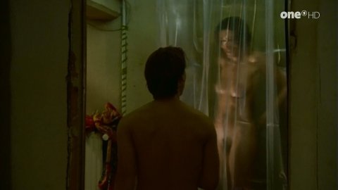 Kira Koschella - Topless Scenes in Drei mit Herz s01e10 (1999)