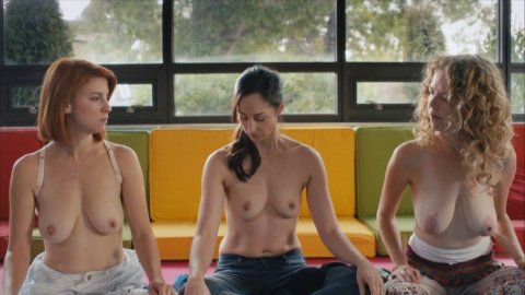 Catherine Reitman, Dani Kind, Juno Rinaldi - Topless Scenes in Workin' Moms s01e01 (2017)