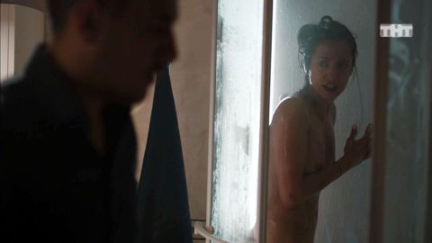 Anastasiya Meskova - Topless Scenes in Sweet Life s03e01 (2016)