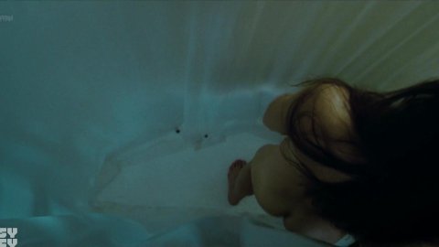 Sharon Taylor - Topless Scenes in Ghost Wars s01e05 (2017)