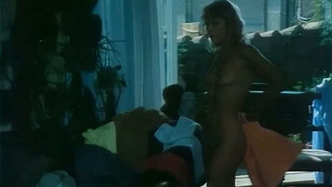 Ute Christensen - Topless Scenes in Le Tiroir secret (1986)