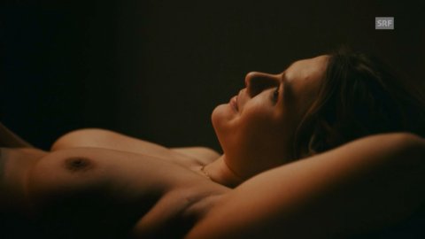 Elsa Langnase - Topless Scenes in Nr. 47 s01e01 (2018)