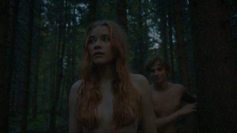 Milena Tscharntke, Matilda Merkel - Topless Scenes in Raus (2018)