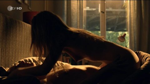 Lisa Maria Potthoff - Topless Scenes in Der letzte Kronzeuge - Flucht in die Alpen (2014)