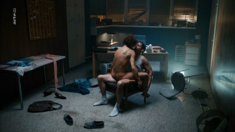 Bibiana Beglau - Topless Scenes in Sieben Stunden (2018)