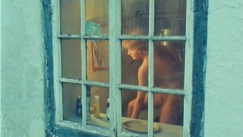 Alice Chrtkova - Topless Scenes in Druhý dech s01e13 (1988)