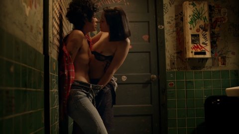 Mishel Prada, Roberta Colindrezs - Topless Scenes in Vida s02e10 (2019)