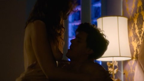 Kate Nash, Shakira Barrera, Sunita Mani - Topless Scenes in GLOW s03e03 (2019)