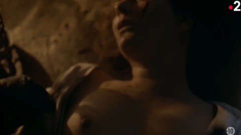 Laura Smet, Caroline Borderieux - Topless Scenes in La Garçonne s01e04 (2020)