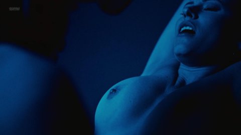 Louise Clos, Raquel Rocha - Topless Scenes in The Mechanism s01e02 (2018)