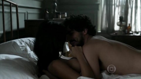 Yanna Lavigne - Topless Scenes in Dangerous Liaisons s01E03 (2016)